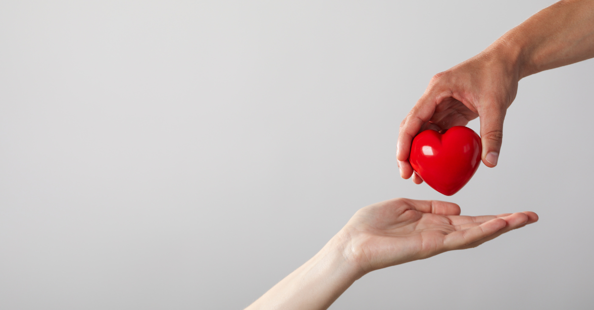 GUSA-Blog_image_handing_someone_a_Heart